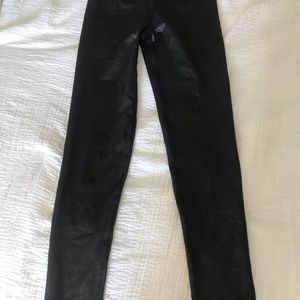 Women’s Shiny Black Aerie leggings
